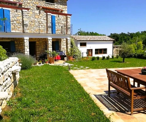 Villa de piedra con piscina en venta en Santalezi, Croacia