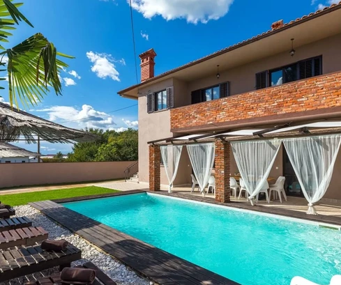 Villa avec piscine et sauna à vendre près de Barban en Croatie
