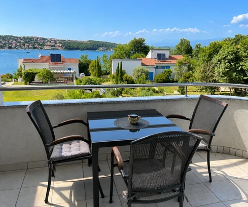 Apartment with a sea view, prime location!