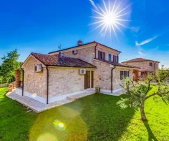 Isztria, Višnjan: Rusztikus kővilla medencével