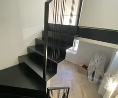 K. Štafilić, casa bifamiliare su due piani di 60 m2, recentemente ristrutturata, a 80 m dal mare, centro