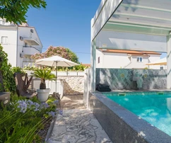 Biograd na Moru, jedinečný dom s bazénom a skleneným pavilónom