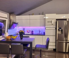 Marina, comfortable two-room apartment 75 m2, first row to the sea, with parking