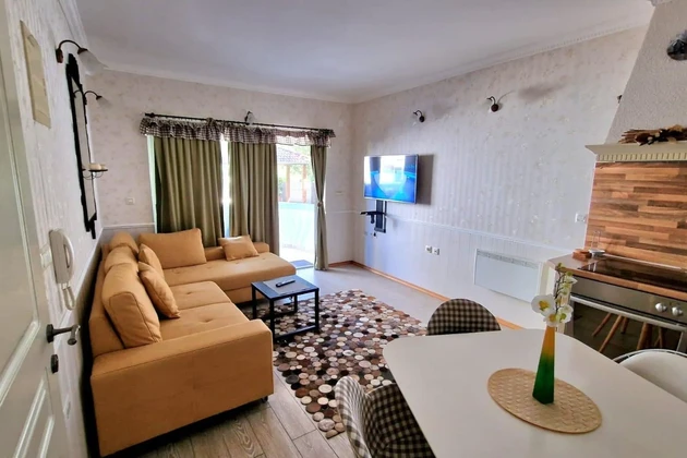 Pakoštane, three-room apartment with a garden in an excellent location