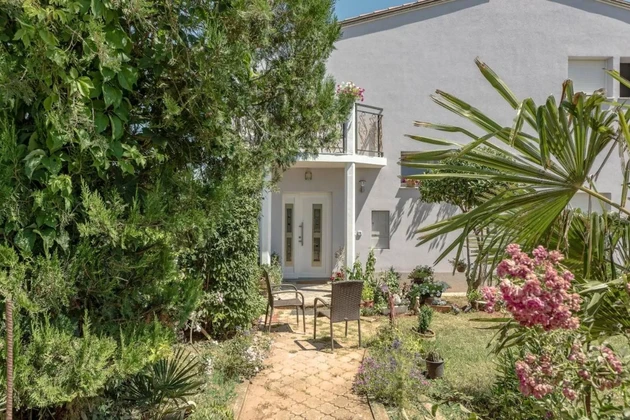 Edificio espacioso con varios apartamentos en venta en Pula, Croacia
