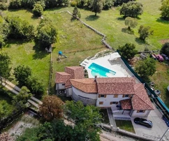 Villa avec piscine, emplacement calme, Žminj.