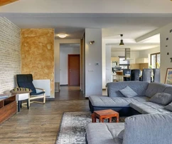 Przestronny dom wakacyjny z basenem na sprzedaż w Chorwacji