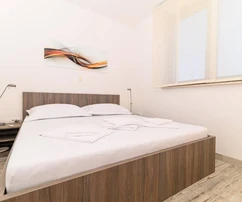 Modernes Haus in Okrug Gornji auf Čiovo zu verkaufen in Kroatien