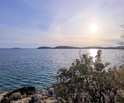 Superbe terrain en bord de mer à Rogoznica à vendre