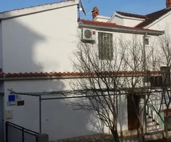 Čiovo, Okrug G., rodinný dom na 3 poschodiach, 120 m od mora