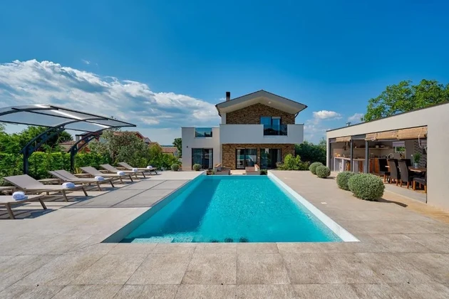 Okouzlující moderní vila s bazénem v Marčaně, Istrie – Klidné útočiště