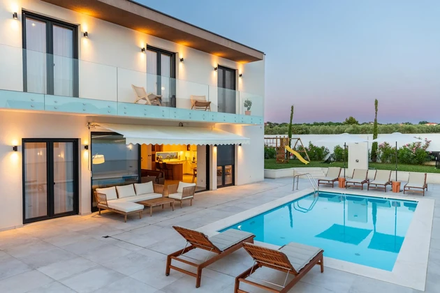 Casa indipendente con piscina in vendita a Vrsi in Croazia