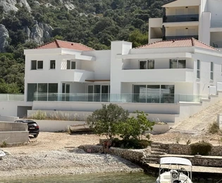 Sevid, novoizgrađena luksuzna vila s bazenom, prvi red do mora