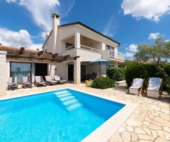 Istria, Višnjan: villa con vistas panorámicas y piscina