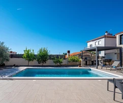 Istrien, Liznjan, schöne Wohnung 117 m² mit Pool und privatem Garten