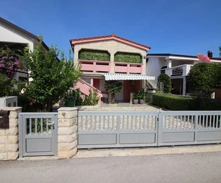 Maison individuelle côté sud avec deux appartements