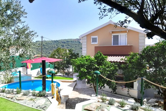 Charmantes Haus auf Čiovo mit Pool in Strandnähe