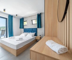 Moderna vila na prodaju prvi red do mora Brač