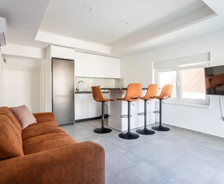 Kuća s apartmanima na prodaju Rogoznica