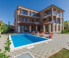 Villa attraente con grande piscina vicino alla spiaggia, Istria, Medulin