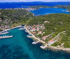 Terreno edificabile ideale per 4 ville a 100 m dalla spiaggia sabbiosa