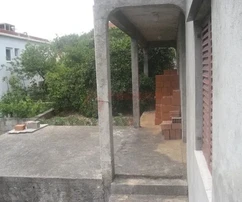 Trogir, casa independiente de 130 m2 con jardín de 380 m2