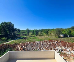 Moderna villa de lujo en venta rodeada de exuberante vegetación en Croacia