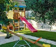 Nowoczesna willa z basenem na sprzedaż w Tučepi w Chorwacji