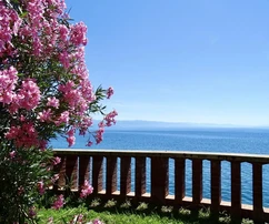 Apartamento en venta en una villa frente al mar en Lovran, Croacia