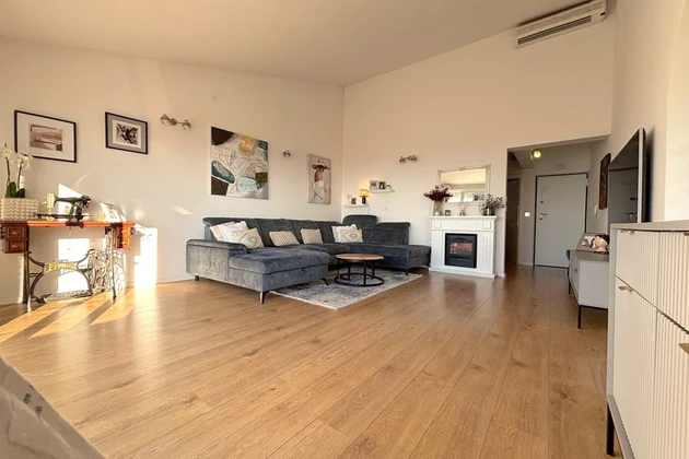 Split, ático en Žnjan de 119,6 m² con vistas al mar y 2 plazas de aparcamiento