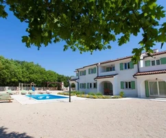 Kamenný dům poblíž Opatije, Kras