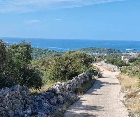 Rogoznica, poľnohospodárska pôda 19 000 m², 900 m od mora