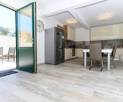 Modernes Haus in Okrug Gornji auf Čiovo zu verkaufen in Kroatien