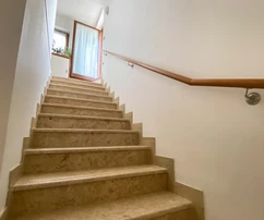 Eladásra kínált üzlethelyiség és lakások Bale településen Horvátországban