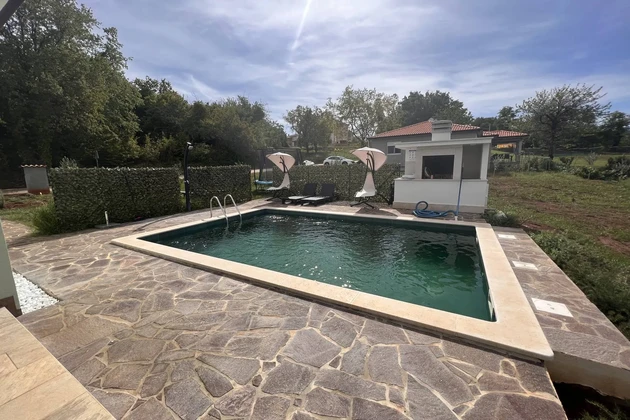 Moderne ebenerdige Villa mit Pool in Brtonigla zu verkaufen in Kroatien