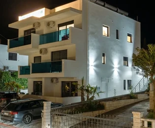 Marina,Centar,samostojeća kuća 381 m2 u novogradnji,sa 6 apartmana