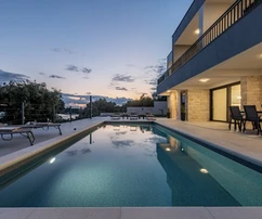 Luxusvilla az első sorban a tenger mellett - Posedarje, Zadar