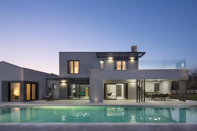 Isztria, Vodnjan: Modern villa medencével
