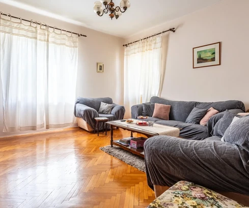 Háromszobás lakás eladó Split Bačvicén Horvátországban