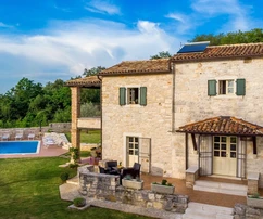 Rusztikus kőház medencével, Isztria, Tinjan