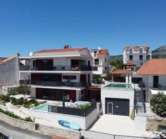 Seget Vranjica, penthouse 95 m2 tylko 60 m od morza i plaży, otwarty widok