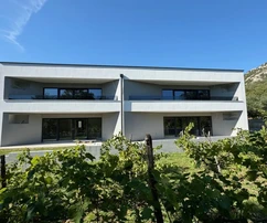 ATTRAKTIVE WOHNUNG MIT GARTEN, 4000 M VOM MEER ENTFERNT!