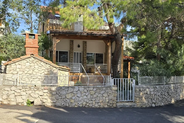 Casa al mare in vendita a Grebaštica vicino a Sebenico in Croazia