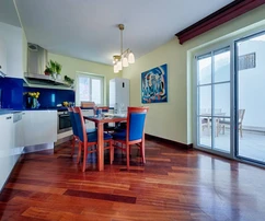 Kamenná vila na predaj priamo pri mori na ostrove Vis v Chorvátsku