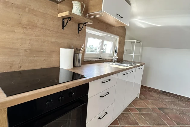 Zadar, Diklo, apartamento renovado de dos habitaciones en la segunda planta, 74 m²