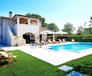 Luksuzna vila s bazenom na prodaju Marčana