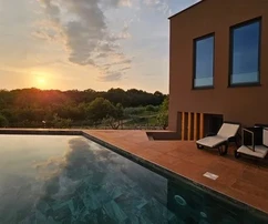 Istria, Novigrad – Detached house with pool and sea view for sale