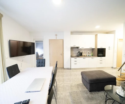 Freistehendes Haus in ruhiger Lage von Tisno zu verkaufen in Kroatien