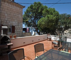 Encantadora casa de piedra en venta cerca del mar en Brac