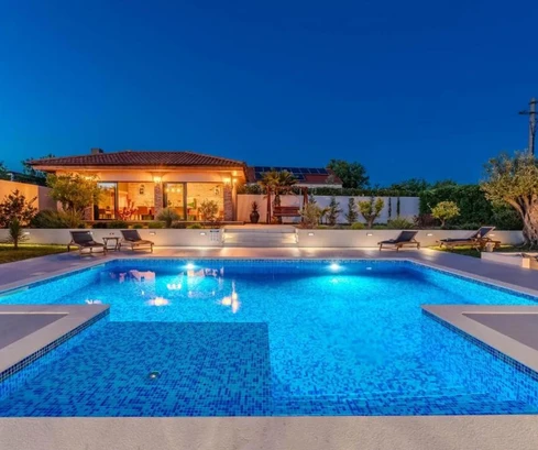 Zara, Smoković, villa moderna con piscina, Nuova costruzione